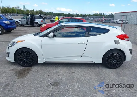 2016 Hyundai Veloster Turbo z USA, uszkodzony, nr VIN KMHTC6AE4GU269912